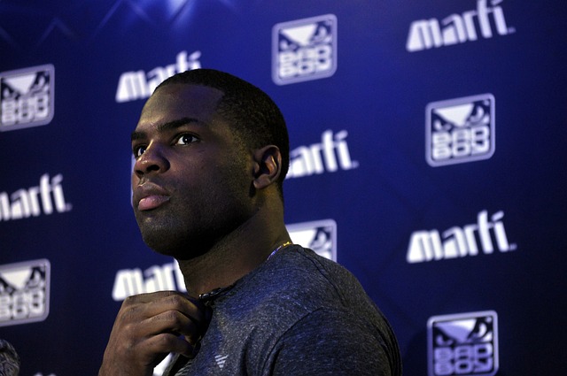 4000万欧潜力！曼联盯上18岁希腊中场，多豪门竞争转会成焦点？