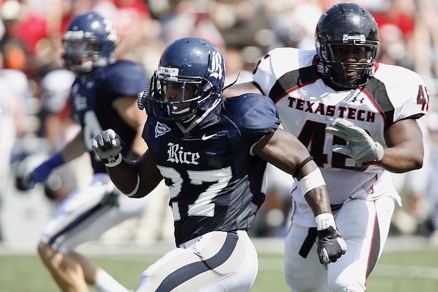 赛前梅州球迷晒多幅Tifo，致敬投资人魏晋平与梅州全体队员